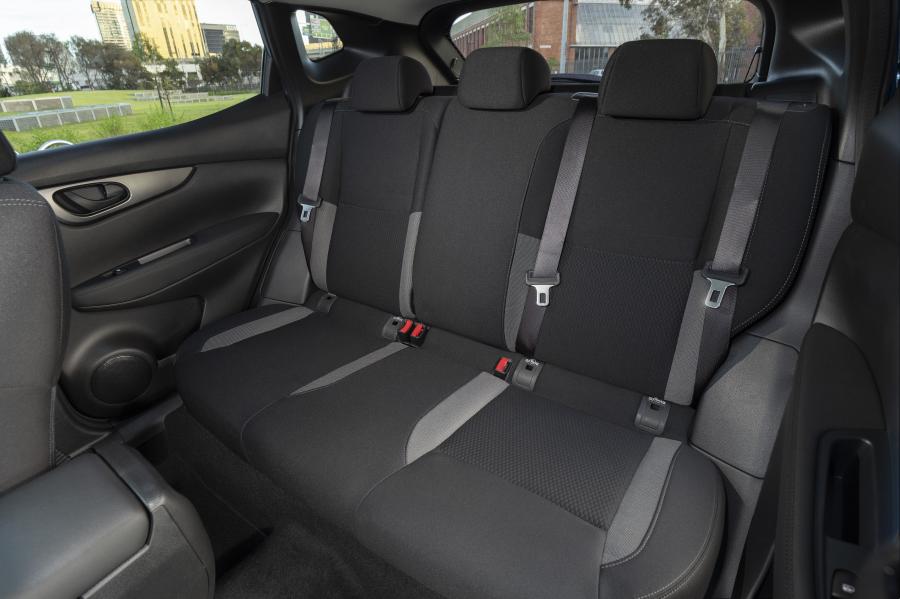 Интерьер Nissan Qashqai ST+ 2019 года  (AU) (фото 24 из 24)